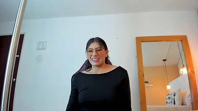 liaa moretti  online show from 02.08.26