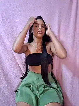 Snapshot of meenina_veneno chatting on 12.16.25 meenina veneno online show from 12.16.25