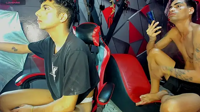 Snapshot of Hot_Boys_Without_Limits chatting on 12.17.25 Hot Boys Without Limits online show from 12.17.25