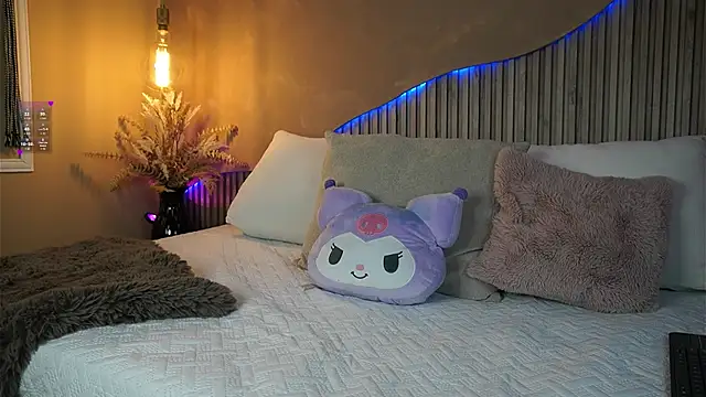 CloeThomsonx online show from 12.13.25