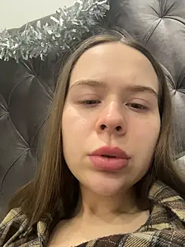 Snapshot of Nicole_Loving chatting on 12.14.25 Nicole Loving online show from 12.14.25