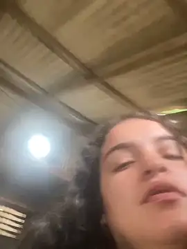 Snapshot of Maduzinha_ofc chatting on 12.15.25 Maduzinha ofc online show from 12.15.25