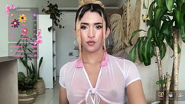 Snapshot of isa_fox_23 chatting on 06.17.26 isa fox 23 online show from 06.17.26