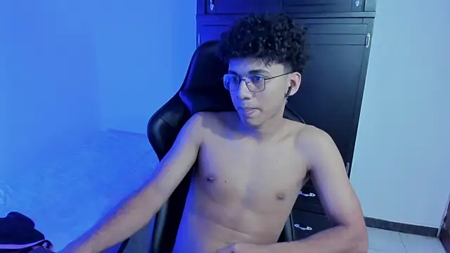 Snapshot of LukeMarshall chatting on 12.14.25 LukeMarshall online show from 12.14.25