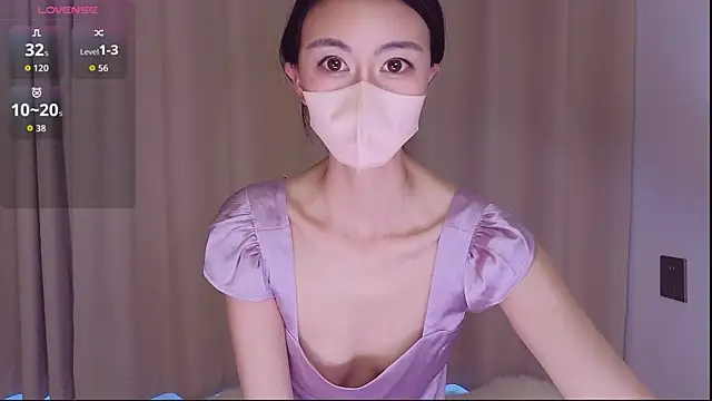 Snapshot of Anan-077 chatting on 12.19.25 Anan-077 online show from 12.19.25