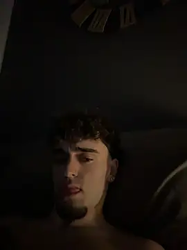 Snapshot of rich_papi chatting on 12.14.25 rich papi online show from 12.14.25