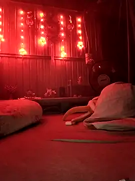 Snapshot of Nhanyuki chatting on 12.18.25 Nhanyuki online show from 12.18.25