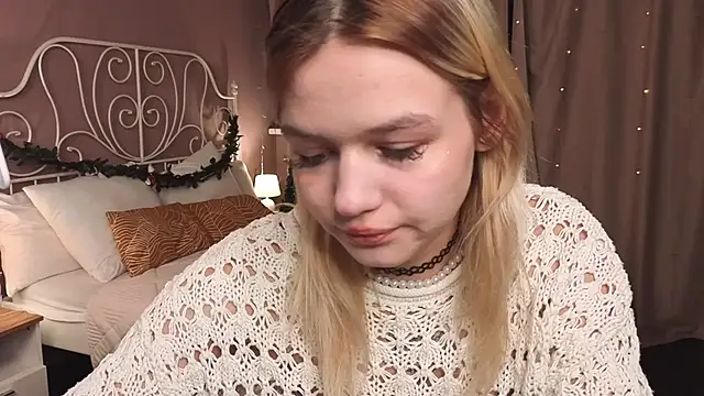 Snapshot of KianaVision chatting on 12.15.25 KianaVision online show from 12.15.25