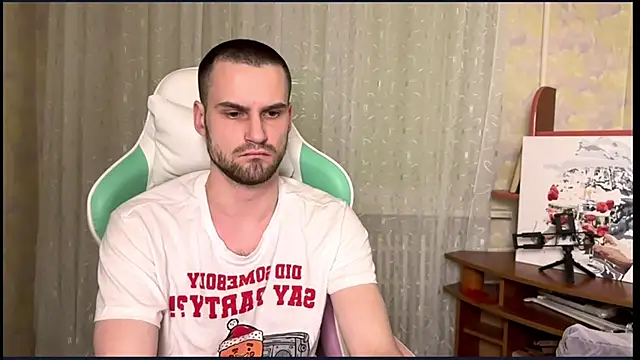 Snapshot of Iveeran chatting on 12.13.25 Iveeran online show from 12.13.25