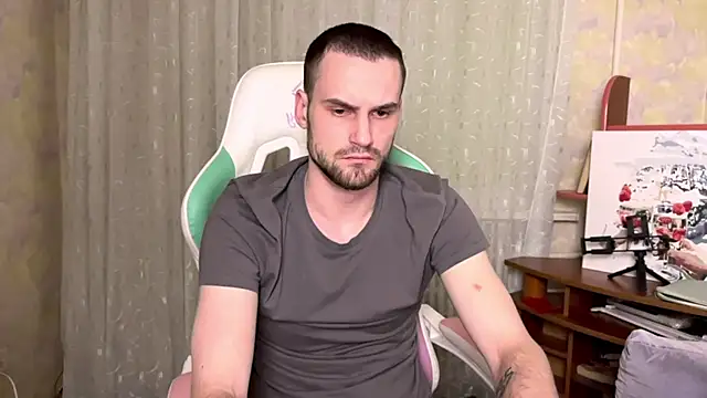 Snapshot of Iveeran chatting on 12.16.25 Iveeran online show from 12.16.25