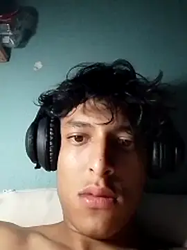 Snapshot of Gabrielhot128e chatting on 12.14.25 Gabrielhot128e online show from 12.14.25