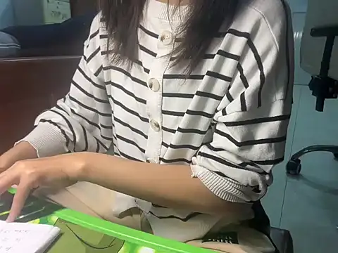 Snapshot of Chichi_86 chatting on 12.16.25 Chichi 86 online show from 12.16.25