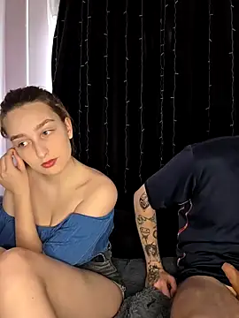 Snapshot of FoxyToxy chatting on 12.14.25 FoxyToxy online show from 12.14.25