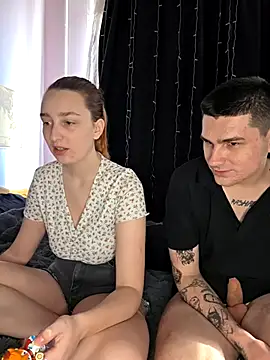 Snapshot of FoxyToxy chatting on 12.15.25 FoxyToxy online show from 12.15.25