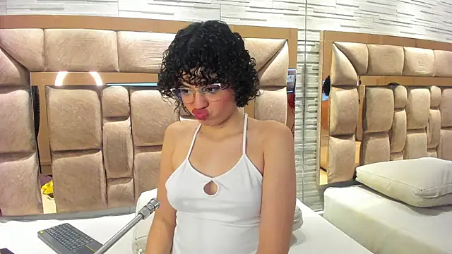 chloe cortez online show from 12.18.25