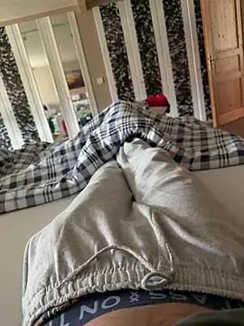 Manu1983el01 online show from 04.21.26