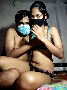 Snapshot of realcouple71 chatting on 12.17.25 realcouple71 online show from 12.17.25