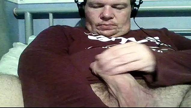 Snapshot of mrhardcock12 chatting on 02.02.26 mrhardcock12 online show from 02.02.26