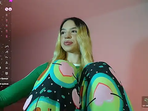 Snapshot of alina_lee chatting on 12.14.25 alina lee online show from 12.14.25