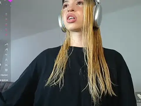 Snapshot of alina_lee chatting on 12.14.25 alina lee online show from 12.14.25