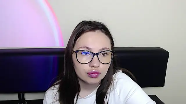 Snapshot of LiliaErmi chatting on 06.16.26 LiliaErmi online show from 06.16.26