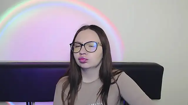 Snapshot of LiliaErmi chatting on 06.19.26 LiliaErmi online show from 06.19.26