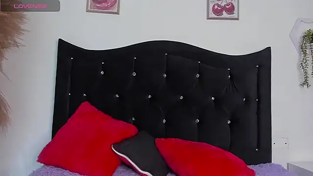 Snapshot of Victoriia_Xx chatting on 12.16.25 Victoriia Xx online show from 12.16.25