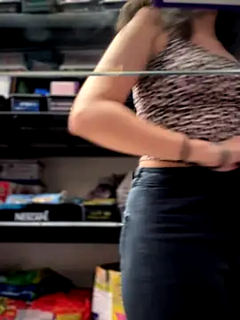 Snapshot of im_loreinnn chatting on 12.17.25 im loreinnn online show from 12.17.25