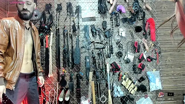 Snapshot of Hardcore_Room_Bdsm chatting on 12.17.25 Hardcore Room Bdsm online show from 12.17.25