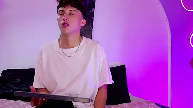troye twink online show from 12.14.25