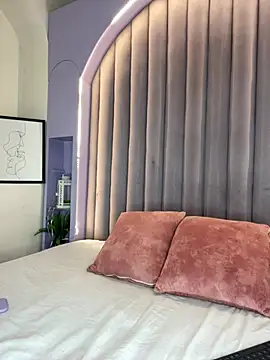 Miia Anderson online show from 04.18.26