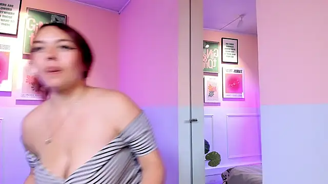 Snapshot of Lia_Roise chatting on 12.15.25 Lia Roise online show from 12.15.25