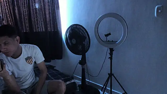 Snapshot of Apol0_69 chatting on 12.15.25 Apol0 69 online show from 12.15.25