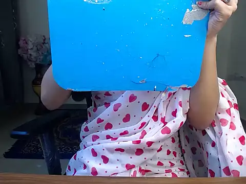 Shy nivi online show from 04.18.26