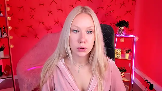 Snapshot of AprilChambers chatting on 12.16.25 AprilChambers online show from 12.16.25