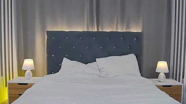 Snapshot of AmeliStark chatting on 12.15.25 AmeliStark online show from 12.15.25