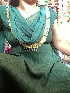 Snapshot of cute_mahi001 chatting on 06.01.26 cute mahi001 online show from 06.01.26