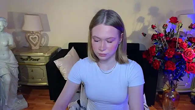 Snapshot of RebeccaLewis chatting on 12.16.25 RebeccaLewis online show from 12.16.25