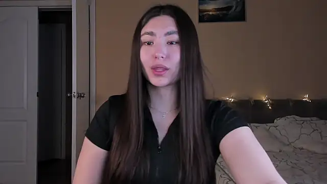 Snapshot of pink_dove chatting on 12.16.25 pink dove online show from 12.16.25