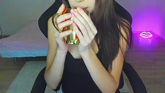 Snapshot of ufizuf chatting on 12.15.25 ufizuf online show from 12.15.25