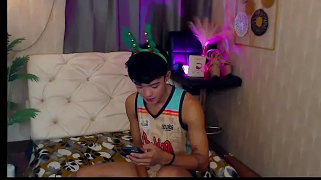 Snapshot of robin_hotcummerx chatting on 12.15.25 robin hotcummerx online show from 12.15.25