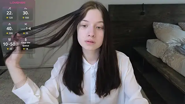 AlicePowells online show from 04.07.26