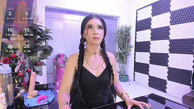 SamanthaLarsson online show from 12.21.25