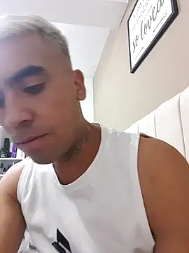 Snapshot of Arnoldmangus chatting on 12.14.25 Arnoldmangus online show from 12.14.25