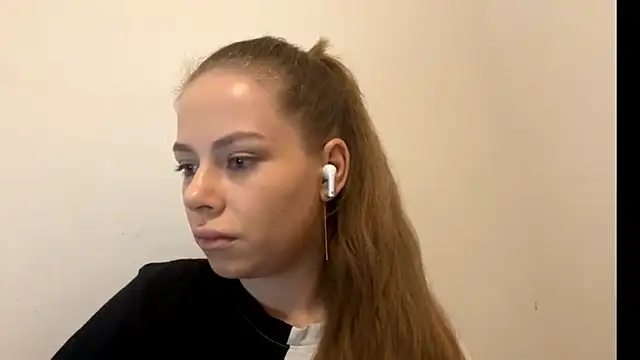 Snapshot of GinnyVanlaere chatting on 12.19.25 GinnyVanlaere online show from 12.19.25