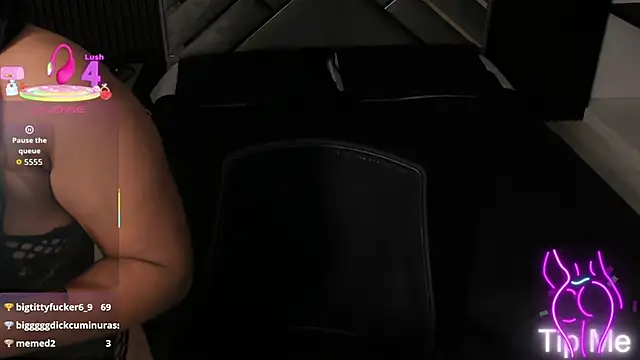 Snapshot of Almaablack chatting on 12.15.25 Almaablack online show from 12.15.25