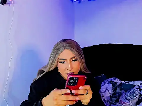 Snapshot of georgiina_giio chatting on 12.16.25 georgiina giio online show from 12.16.25