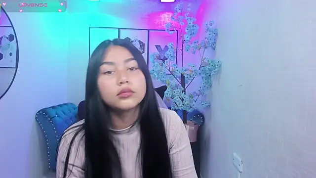 Snapshot of Carolina_cherry chatting on 06.13.26 Carolina cherry online show from 06.13.26