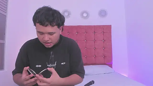 Beele and Evie online show from 02.04.26