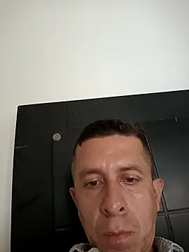 Snapshot of Reactinsex chatting on 12.13.25 Reactinsex online show from 12.13.25